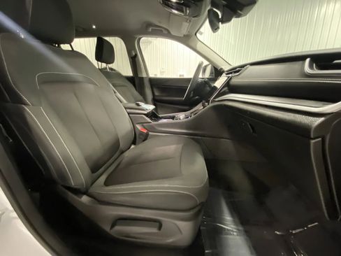 Used 2023 Jeep Grand Cherokee L Laredo image 26