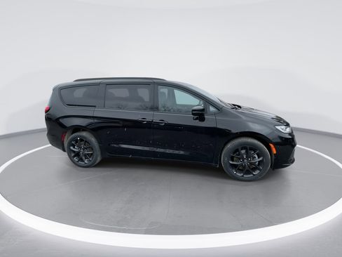 New 2026 Chrysler Pacifica Limited w/ S Appearance Package AWD/4WD image 9