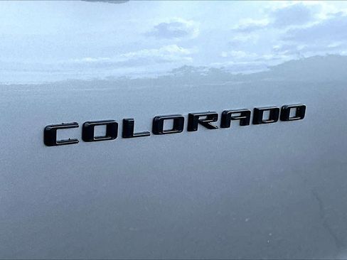 Used 2025 Chevrolet Colorado Z71 w/ Technology Package AWD/4WD image 30
