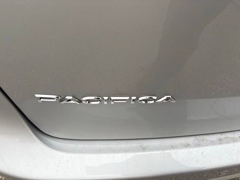 New 2026 Chrysler Pacifica Select image 10