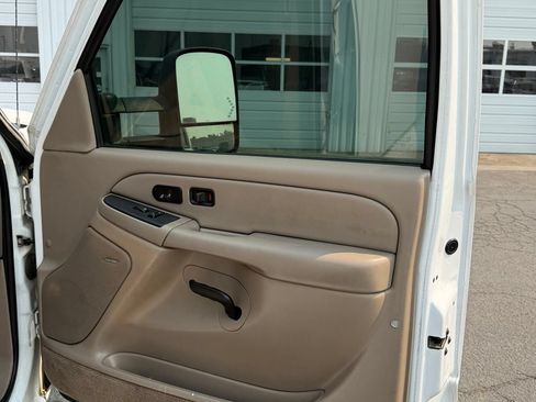 Used 2005 Chevrolet Silverado 2500 LT w/ Heavy-Duty Power Package AWD/4WD image 18