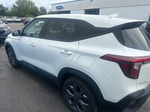 Used 2024 Kia Seltos LX AWD/4WD image 5
