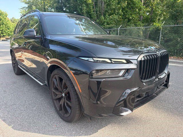 Used 2023 BMW X7 xDrive40i w/ Executive Package AWD/4WD image 3