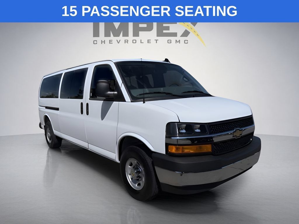 Used 2025 Chevrolet Express 3500 LT w/ LT Preferred Equipment Group RWD image 8