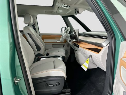 New 2025 Volkswagen ID. Buzz 1st Edition image 27