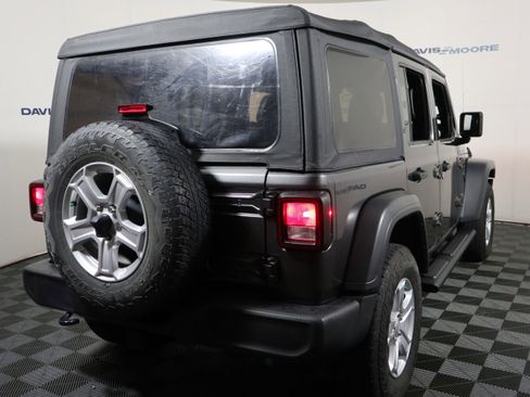 Used 2018 Jeep Wrangler Unlimited Sport S AWD/4WD image 6