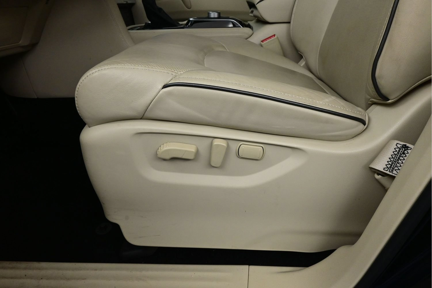 Used 2023 INFINITI QX80 Luxe w/ All-Season Package AWD/4WD image 10