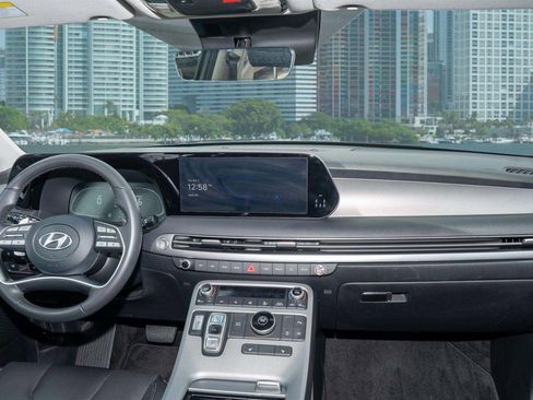 Used 2025 Hyundai Palisade SEL FWD image 23