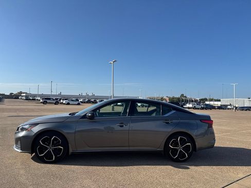 Certified 2024 Nissan Altima 2.5 SR FWD image 13