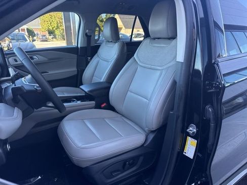 Used 2025 Ford Explorer Active w/ Active Comfort Package image 11