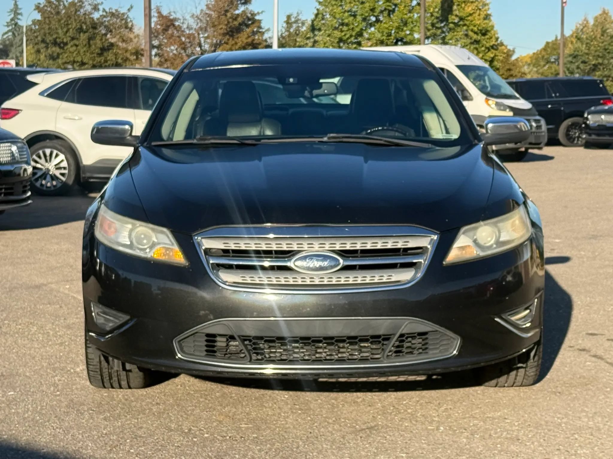 Used 2010 Ford Taurus Limited FWD image 2