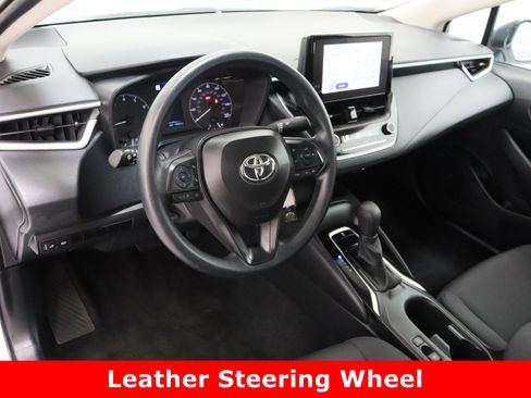 Used 2025 Toyota Corolla LE image 13
