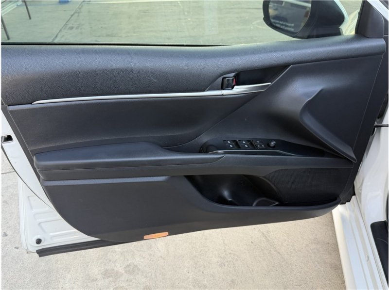 Used 2019 Toyota Camry LE FWD image 14