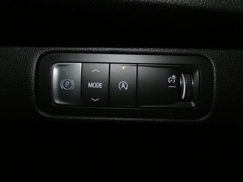 Used 2025 Chevrolet Traverse LT image 17