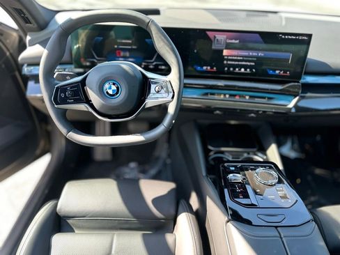 Certified 2025 BMW i5 xDrive40 w/ Executive Package AWD/4WD image 10