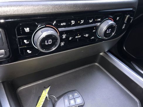Used 2024 Chevrolet Silverado 2500 LTZ w/ LTZ Convenience Package AWD/4WD image 19