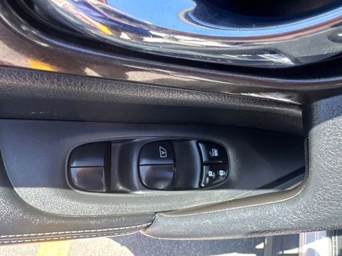 Used 2019 Nissan Rogue SV w/ Premium Package AWD/4WD image 30