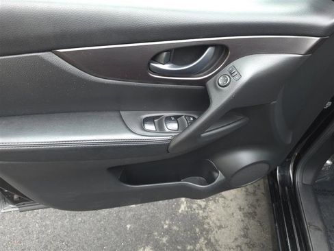 Used 2018 Nissan Rogue Sport S image 32