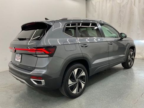 Used 2025 Volkswagen Taos SE AWD/4WD image 7