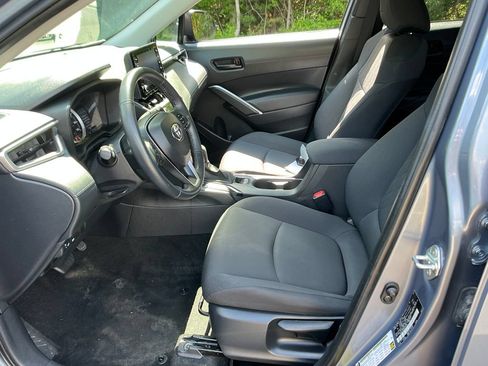 Used 2022 Toyota Corolla Cross LE AWD/4WD image 28