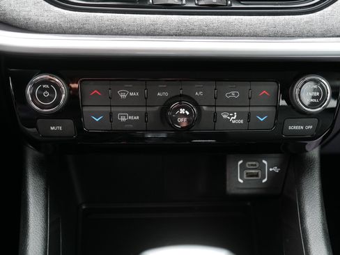 Used 2022 Jeep Compass Latitude AWD/4WD image 23
