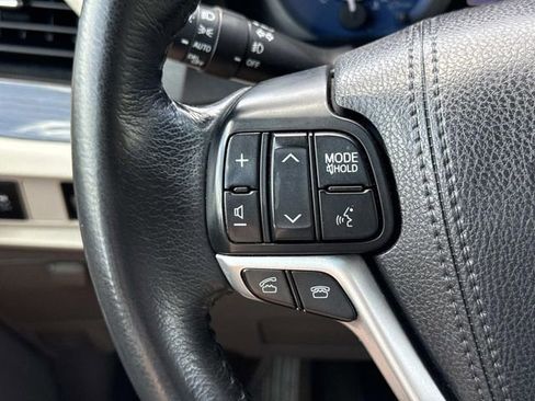 Used 2017 Toyota Sienna XLE FWD image 25