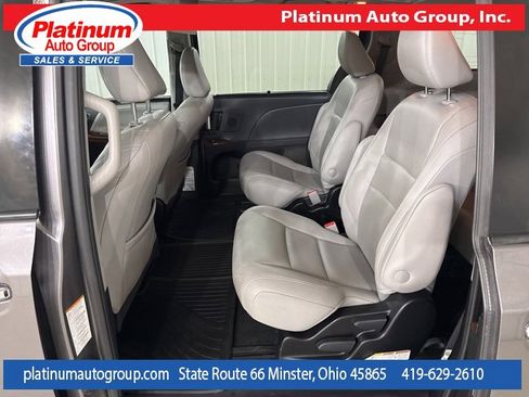 Used 2018 Toyota Sienna Limited Premium image 25