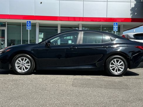 Used 2025 Toyota Camry LE FWD image 6