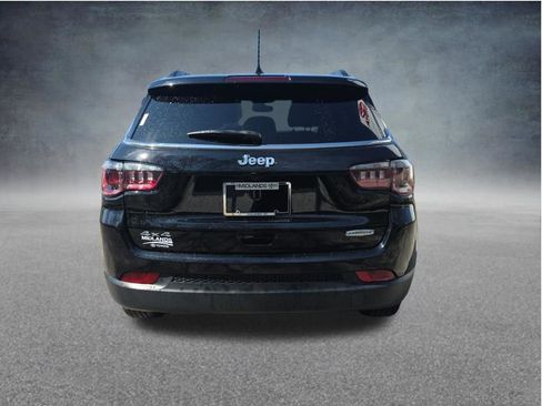Used 2025 Jeep Compass Latitude AWD/4WD image 4