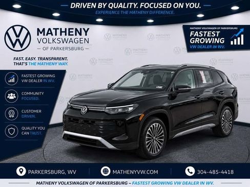 Certified 2025 Volkswagen Tiguan S w/ 18" Wheel Package AWD/4WD image 1