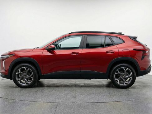 Used 2025 Chevrolet Trax LT w/ LT Convenience Package image 5