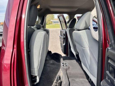 Used 2019 RAM 1500 Express w/ Express Value Package AWD/4WD image 23