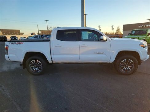 Used 2023 Toyota Tacoma TRD Sport image 8