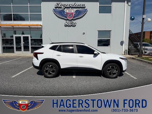 Used 2024 Chevrolet Trax LT FWD image 1