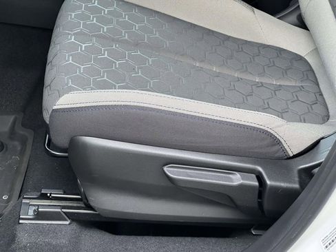 Used 2025 Subaru Forester Base image 14