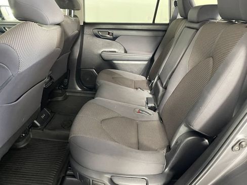 Used 2023 Toyota Highlander LE FWD image 15