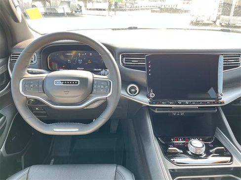 New 2024 Jeep Wagoneer Series III w/ Premium Group I image 11