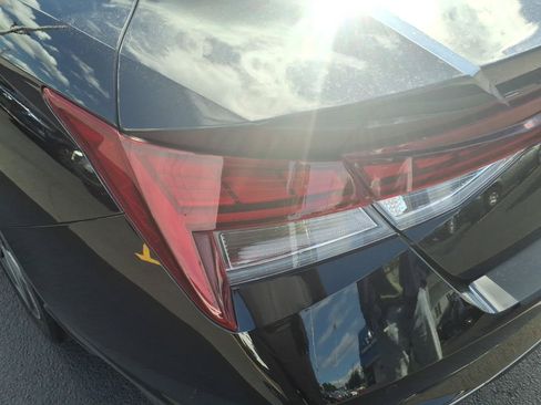 Certified 2023 Hyundai Elantra Limited FWD image 14