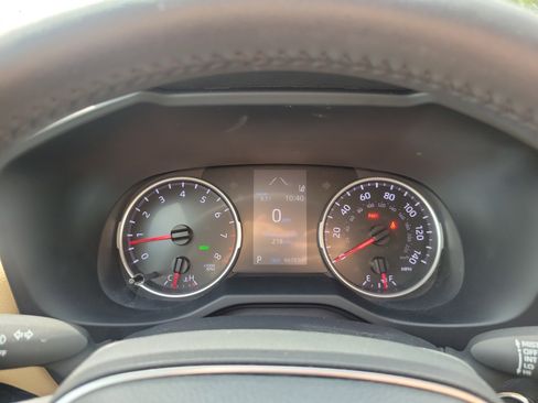 Used 2022 Toyota RAV4 XLE Premium image 24