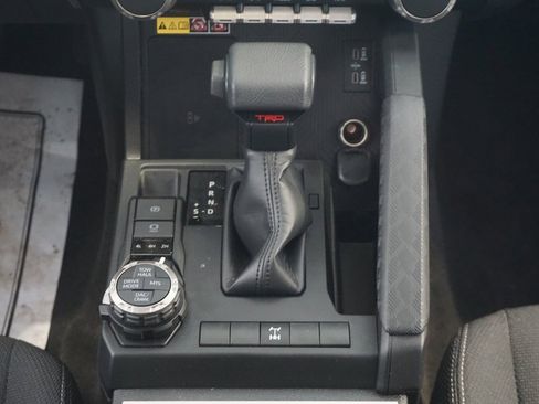 Certified 2025 Toyota 4Runner TRD Off-Road image 30