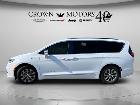 Used 2024 Chrysler Pacifica Pinnacle FWD image 10