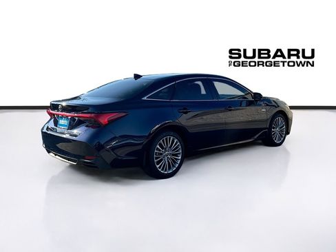 Used 2021 Toyota Avalon Limited image 7