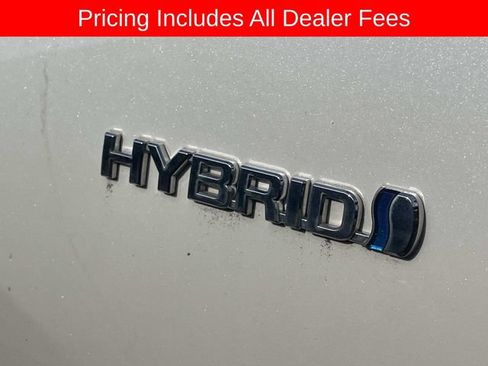 Used 2020 Toyota Prius LE AWD/4WD image 3