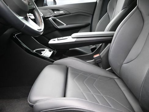 Certified 2025 BMW X2 xDrive28i image 13