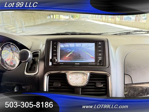 Used 2013 Chrysler Town & Country Limited w/ Luxury Group FWD image 19