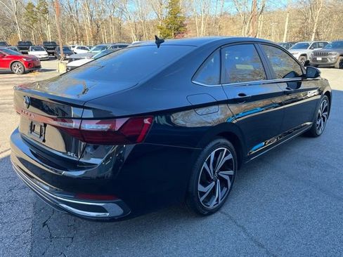 Certified 2025 Volkswagen Jetta SEL image 6