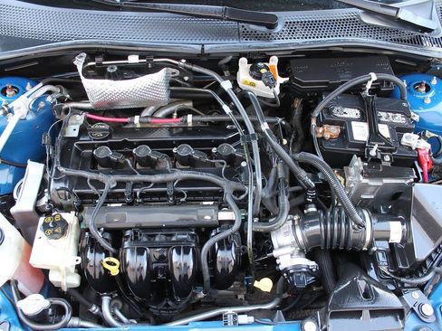 Used 2010 Ford Focus SE FWD image 14