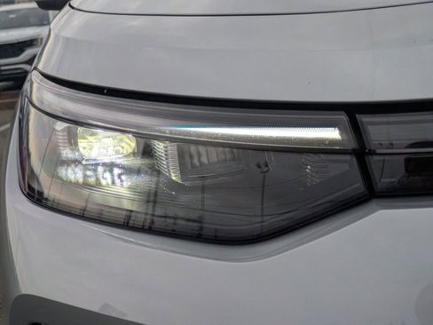 Certified 2025 Volkswagen Tiguan S image 10