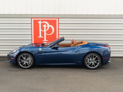 Used 2012 Ferrari California RWD image 29