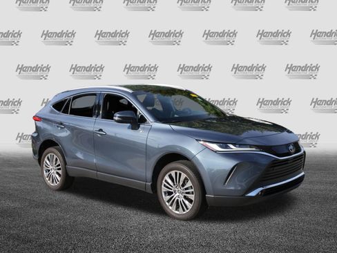 Used 2023 Toyota Venza XLE AWD/4WD image 2